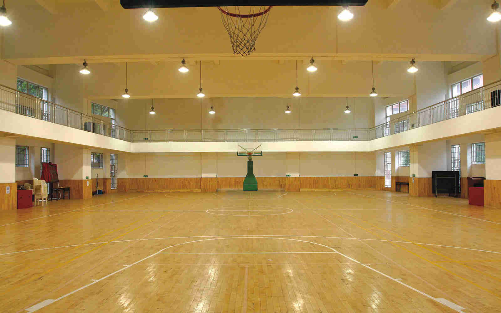 LED high bay light application in Gymnasium